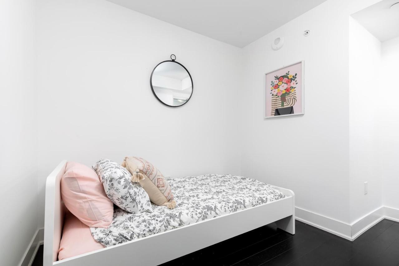 Upscale & Modern 2Bd + Den 2Ba Heart Of Downtown! Apartman Toronto Kültér fotó