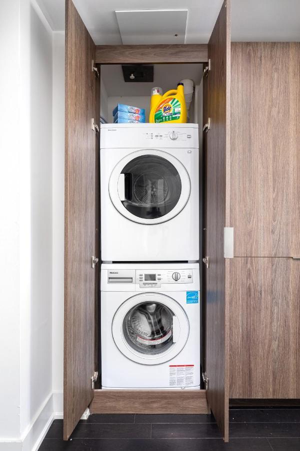 Upscale & Modern 2Bd + Den 2Ba Heart Of Downtown! Apartman Toronto Kültér fotó